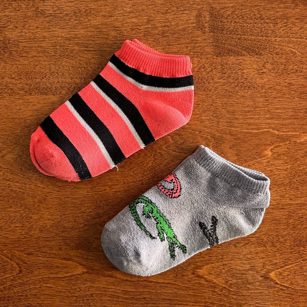 Old Navy kids' neon reptile socks S *Free in bundle*